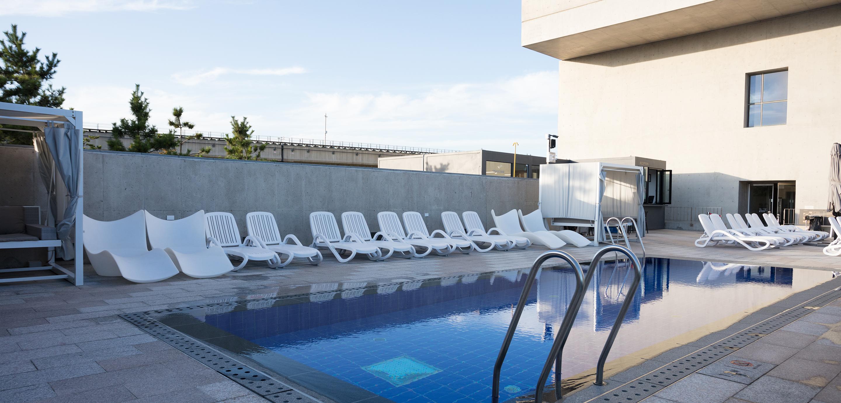 Nest Hotel Incheon Exterior foto Rooftop pool