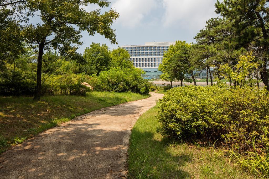 Nest Hotel Incheon Exterior foto The campus of the university